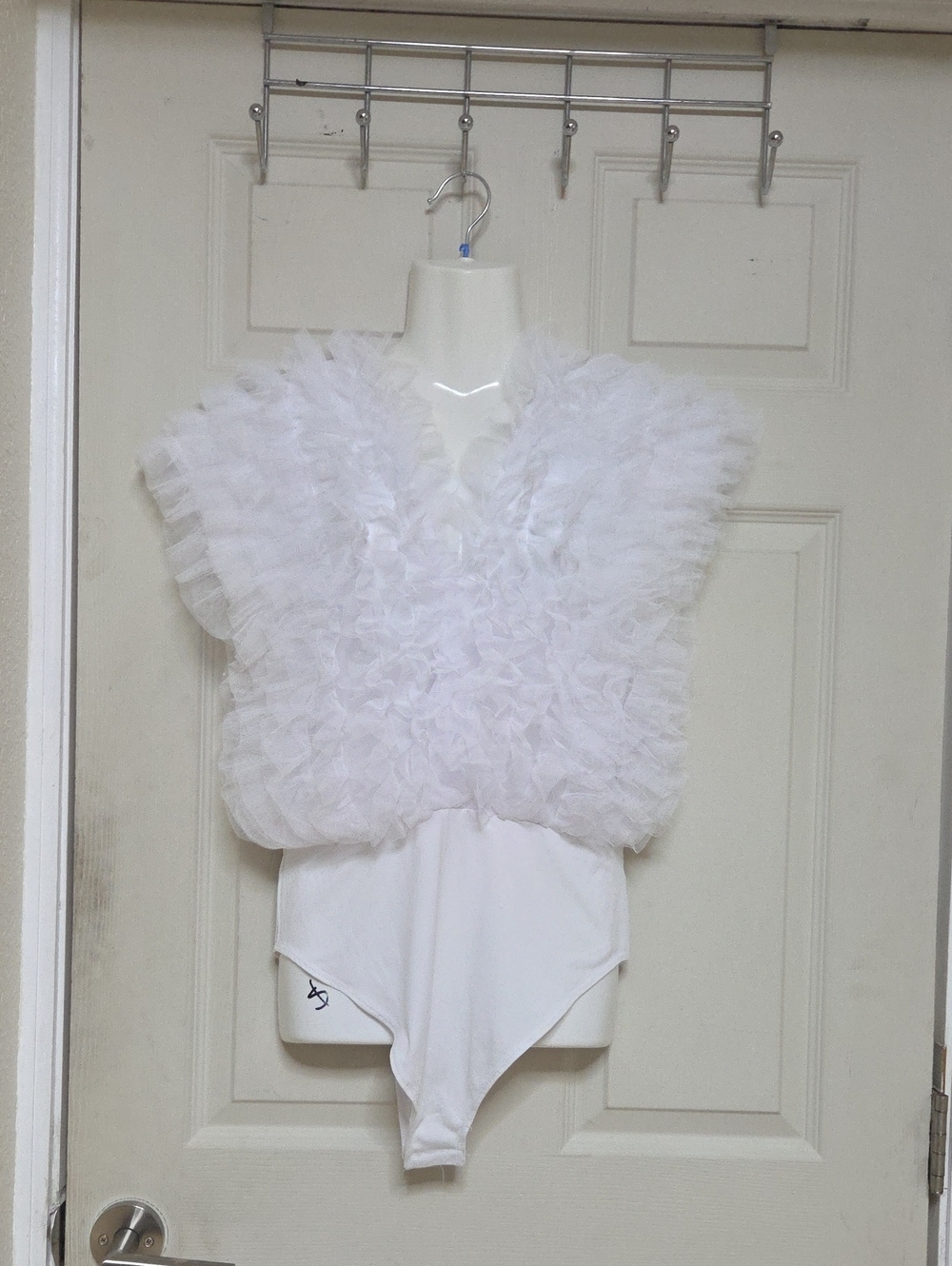 Madag Chic White Ruffled Women's Blouse Large Sz [1421]
